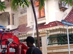 Akibat Ketiduran Rumah Mewah di Manyar Tirtoyoso Ludes Terbakar