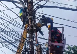 Bongkar Kabel, Teknisi PLN Tersengat Listrik