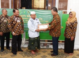 HUT Ke 72, IKAHI Jatim Bantu Pesantren dan Panti Asuhan