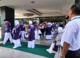 1.306 Visa Haji Embarkasi Surabaya Belum Terbit