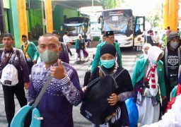 Jemaah Haji Kloter Pertama asal Tulungagung Tiba di Surabaya