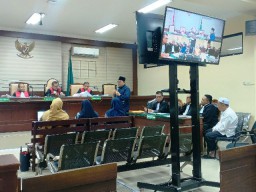 Mantan Wakil Bupati Bondowoso Irwan Bachtiar Rachmat Akui Punya Usaha Mega Antik Furniture