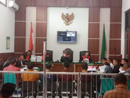 Mantan Bupati Karna Suswandi Dituding Atur Proyek Situbondo