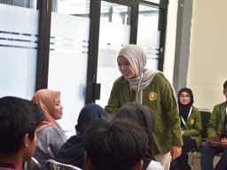 Mahasiswa UPN Veteran Jatim Ajak Karang Taruna Melek Teknologi
