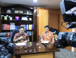 Pernyataan MA dan PN Surabaya Berbeda Soal Status Kepegawaian Itong Isnaeni Hidayat