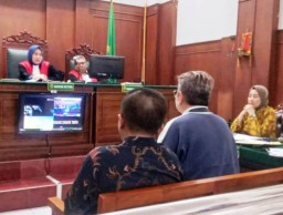 Benjamin Kristianto DPRD Jatim Seret Istrinya ke Kursi Pesakitan