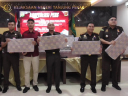 Kejari Tanjung Perak Sita Uang Tunai Rp70 Miliar dari Pelindo Regional III