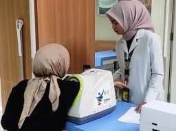 Cegah Superflu, Warga Surabaya Vaksinasi Sebelum ke Luar Negeri 