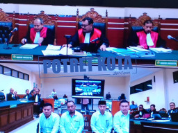 Hakim Tipikor Minta KPK Panggil Gubernur Khofifah di Pokir Kusnadi