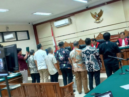 KPK Periksa PNS DPRD Jatim di Pengadilan Tipikor Surabaya