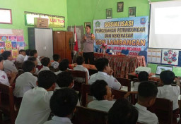 Polisi Sosialisasikan Bahaya Bullying di SDN Lambangan