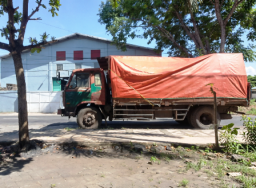 Warga Resah Truk Sembarangan Parkir di Kyai Sepuh Pasuruan