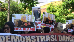Demo Grahadi, KEMAKI Soroti Dana Hibah di Jember Tak Bermanfaat