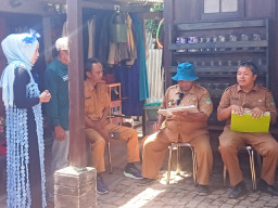 Kreativitas Bank Sampah Sekar Wangi Ubah Plastik Jadi Busana