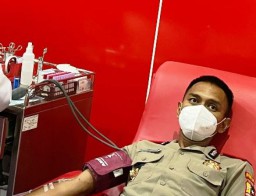 Anggota Ditlantas Polda Jatim Gemar Donor Darah