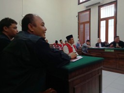 Asropin Disidang Oper Gadai Mobil Endang