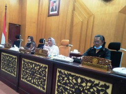 Komisi A DPRD Surabaya Tantang PT Sinar Mas Land
