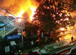 Belasan Kios Jatinegara Kebakaran