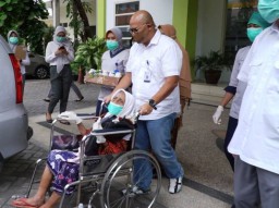 Cara Dokter Tangani Pasien 105 Tahun dari Covid-19