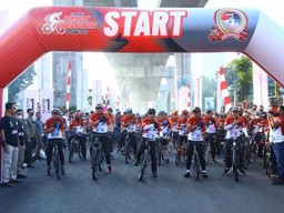 HUT Bhayangkara ke-76, Kapolri Fun Bike di Mabes