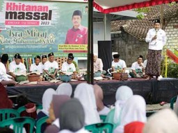 Kiyai Muda Dukung Ganjar Gelar Khitan Massal