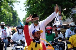 Gus Ipul-Adi Wibowo ke KPU Mbecak