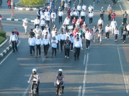 Jalan Sehat Ditlantas Polda Jatim Jelang HUT Lalu Lintas ke-67 Tahun 2022
