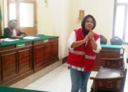 Hakim Vonis Terdakwa Sabu Dewi Ratih 2,5 Tahun