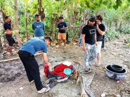 Hari Waisak, Polisi Sembelih Ayam Perjudian