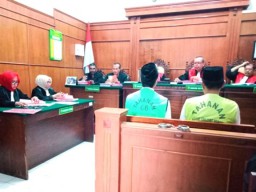 JPU Tuntut Honorer Surabaya 1 Tahun Penjara