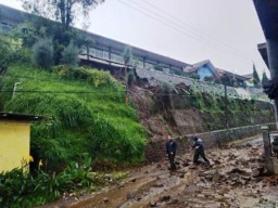 Plengsengan Penyangga SMPN 1 Tosari Longsor