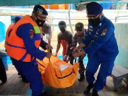 Sat Polairud Evakuasi Jenazah ABK Pemburu Ikan