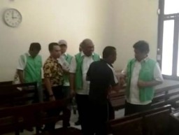 Terdakwa Bos Kayu Papua Dihukum 1,5 Tahun
