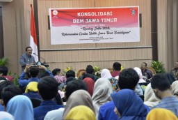 Gubernur Jatim Minta BEM Aktif Kawal Pembangunan