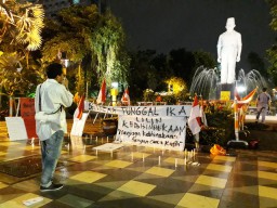 Aksi 1000 Lilin Komunitas Cinta Bhinneka