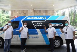 Pelindo III Sumbang RS PHC Mobil Ambulance