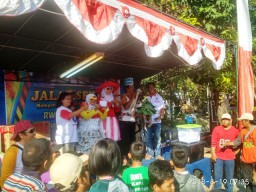 Warga Kali Kepiting Meriahkan HUT RI ke-73 