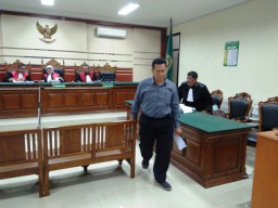 Kadinkes Gresik Menolak Dakwaan Jaksa