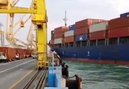 MV Soul of Luck Tabrak Container Crane di Semarang