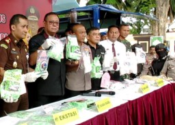 Napi Lapas Madiun Kendalikan 7.700 Butir Ekstasi dan Sabu 4,7 Kg