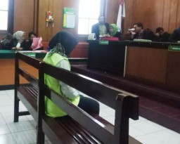 Pencuri Minyak Goreng Menangis Anaknya 1 Bulan Berhenti Sekolah