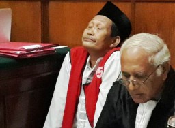 Bongkar Bangunan, Mat Jepang Dituntut 1,5 Tahun