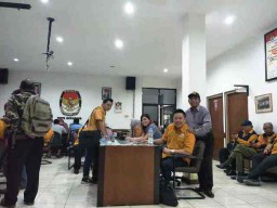 Rombongan Partai Hanura Daftar Bacaleg Surabaya