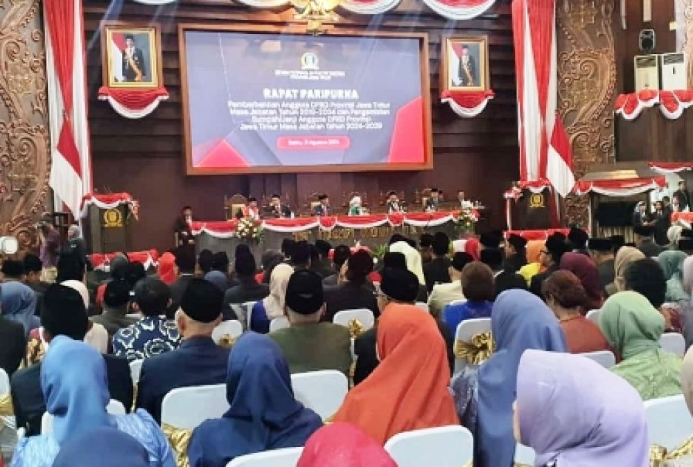 Suasana pelantikan 120 anggota DPRD Jatim.