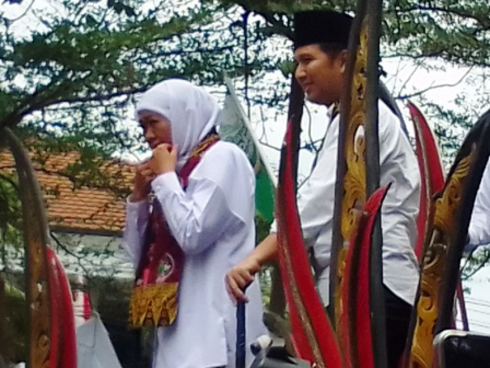 Khofifah dan Emil Dardak daftar ke KPU Jatim