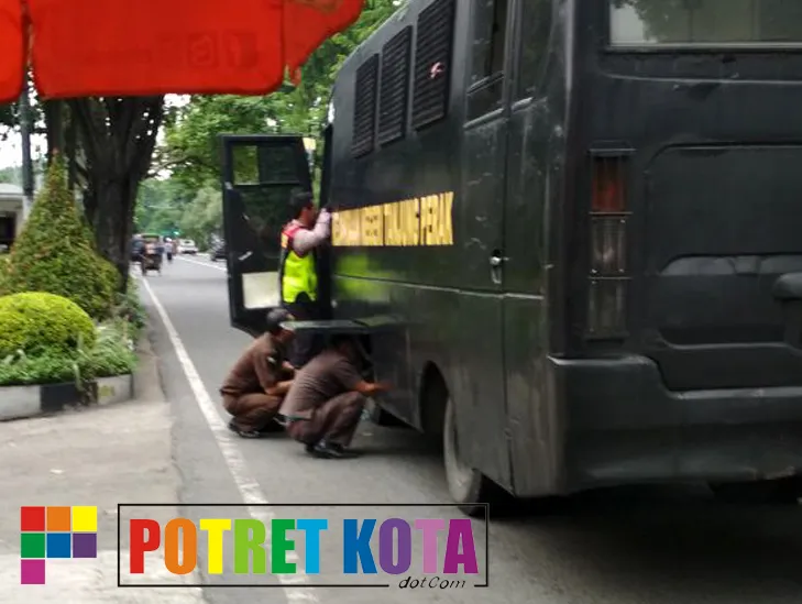 Mobil Tahanan Sumbangan Pemkot Surabaya Rusak