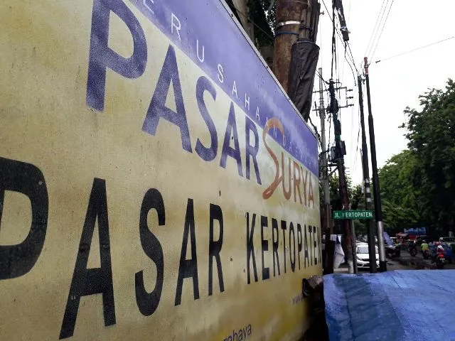 PD Pasar Surya di Kertopaten Melangar Perda