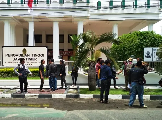 Demonstran Minta PT Bebaskan Pejuang Lingkungan