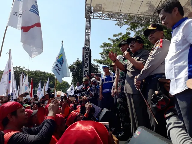 May Day, Ribuan Buruh Jatim Tolak TKA