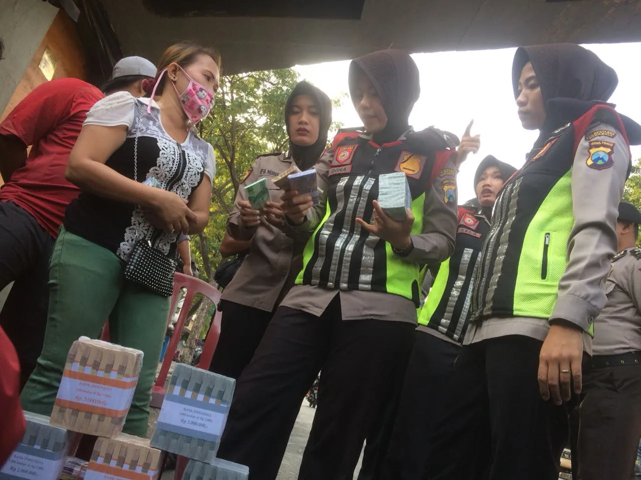 Jasa Penukaran Uang Baru Minta Imbalan 10 Persen